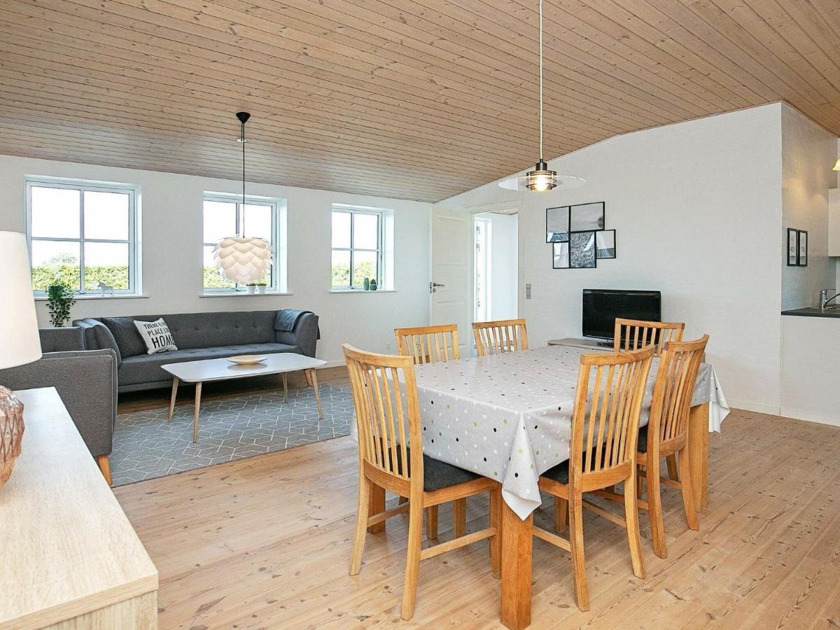 6 Person Holiday Home In Fåborg Стая снимка
